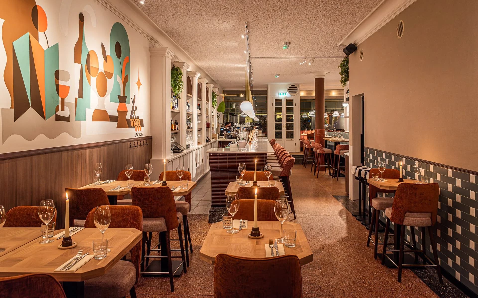 Atmospheric dinner scenery at Anna Paulownaplein bar